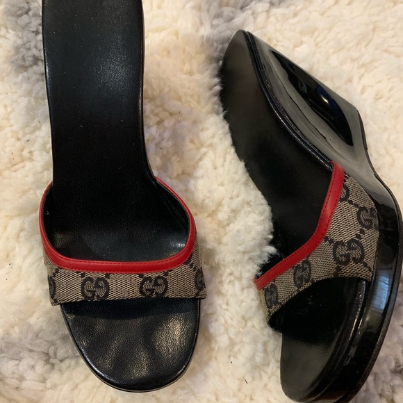 Red Gucci platform shoe! - Picture 2 of 2